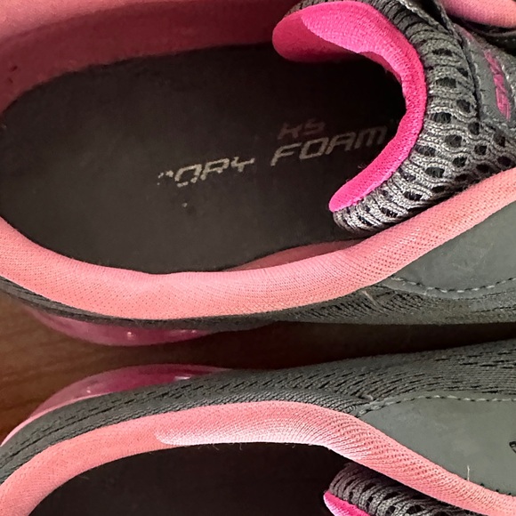 Skechers Women's Charcoal and Pink Sneakers SZ 10 Memory Foam - Picture 5 of 5